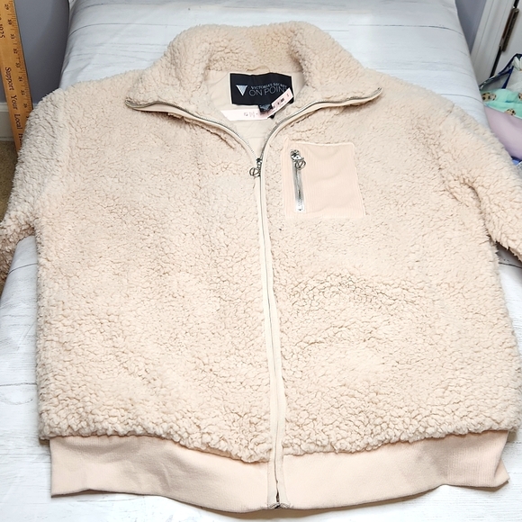 Victoria's Secret On Point sherpa full zip jacket. NWT. Size medium - Picture 2 of 8